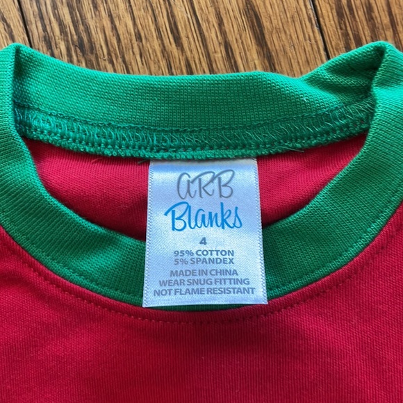 Red and green size 4 kids pajamas (unisex) with extra material to appliqué NWT - Picture 3 of 5